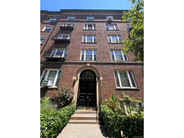  2 BR,  1.00 BTH &nbsp;Other style home in Jackson Heights