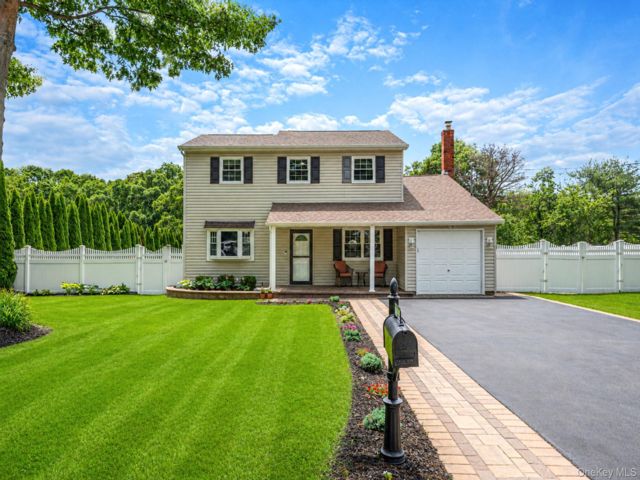  4 BR,  2.00 BTH &nbsp;Colonial style home in Medford