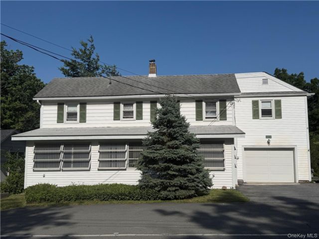  3 BR,  2.00 BTH &nbsp;Colonial style home in Chester