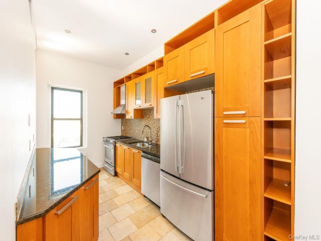  1 BR,  1.00 BTH &nbsp;Contemporary style home in Astoria