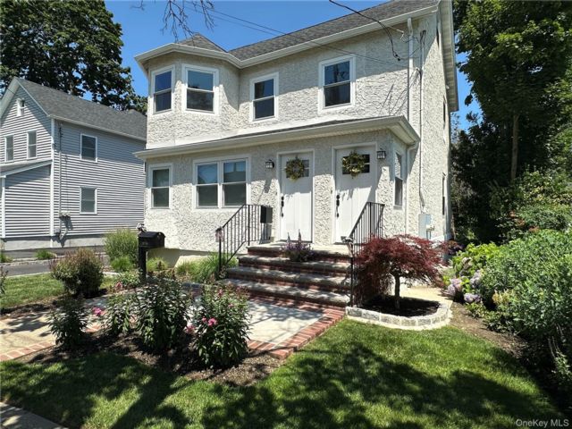  3 BR,  1.00 BTH &nbsp;Other style home in Port Washington