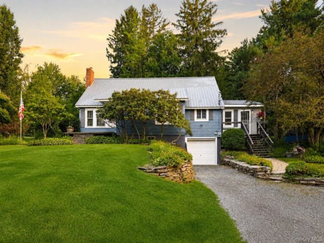  4 BR,  2.00 BTH &nbsp;Cape cod style home in Liberty