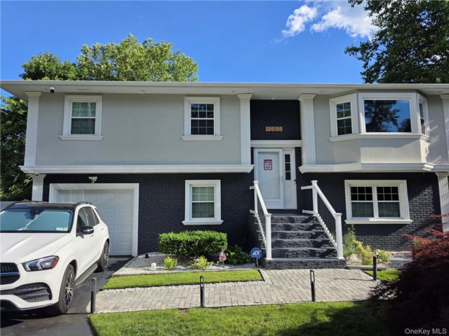 5 BR,  2.00 BTH &nbsp;Hi ranch style home in Bohemia