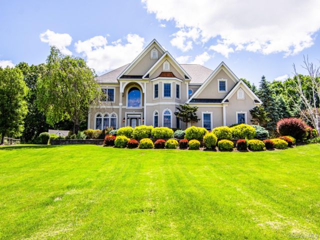  4 BR,  5.00 BTH &nbsp;Colonial style home in Campbell Hall