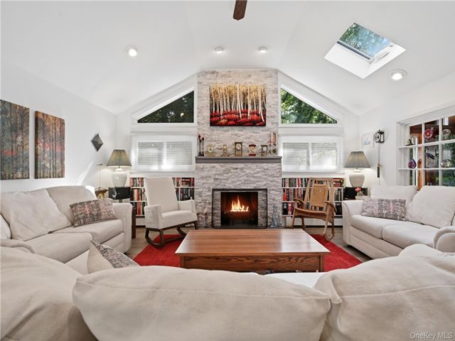  1 BR,  1.00 BTH &nbsp;Ranch style home in Miller Place