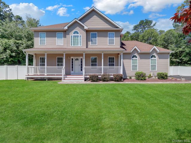  4 BR,  3.00 BTH &nbsp;Colonial style home in Yaphank