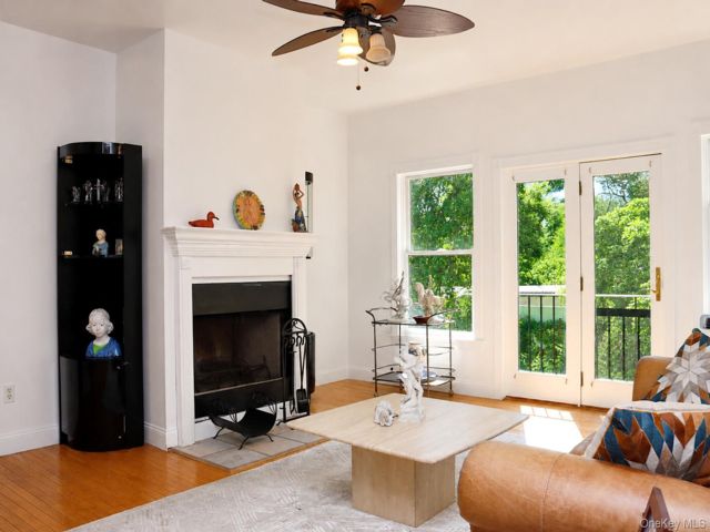 [PHOTO]