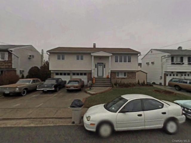  4 BR,  2.00 BTH &nbsp;Exp ranch style home in Freeport