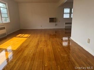  3 BR,  1.00 BTH &nbsp;Contemporary style home in Fresh Meadows