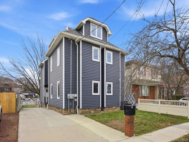  4 BR,  6.00 BTH &nbsp;House style home in Heartland Village