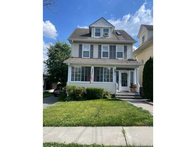  1 BR,  2.00 BTH &nbsp;Colonial style home in New Rochelle