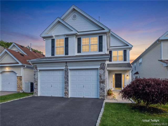  3 BR,  3.00 BTH &nbsp;Condo style home in Middle Island