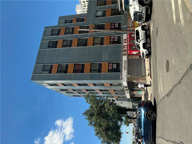 Studio,  0.00 BTH &nbsp;Commercial style home in Flushing