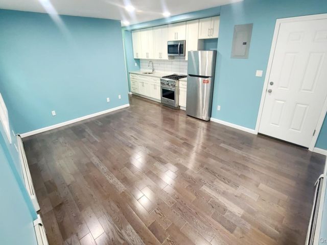  3 BR,  2.00 BTH &nbsp;Other style home in Fresh Meadows