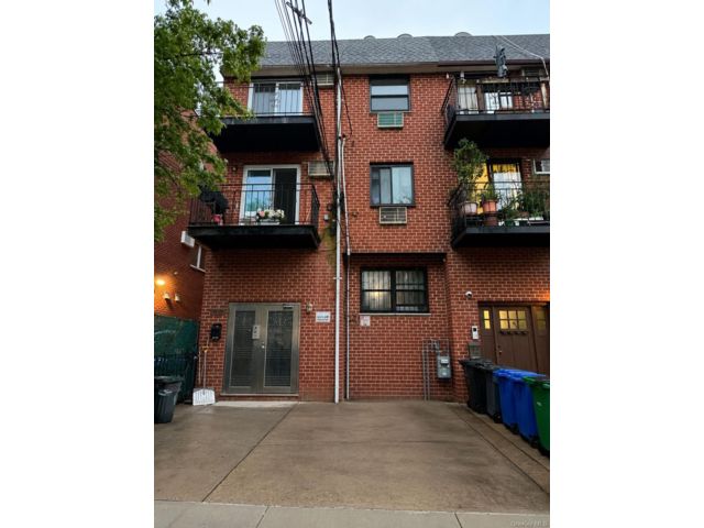  3 BR,  2.00 BTH &nbsp;Other style home in Corona