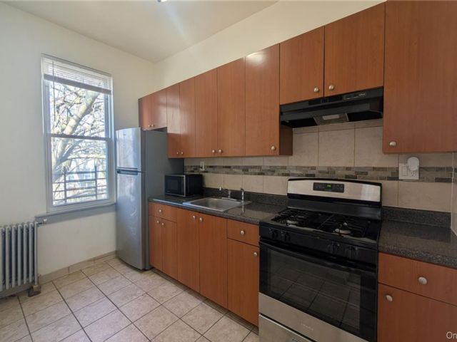  2 BR,  1.00 BTH &nbsp;Contemporary style home in East New York