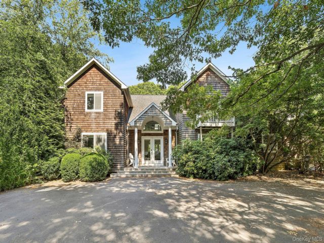  7 BR,  9.00 BTH &nbsp;Modern style home in East Quogue
