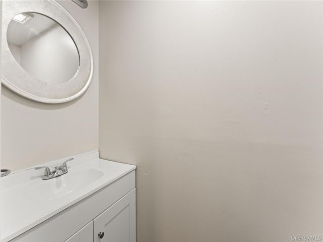 [PHOTO]
