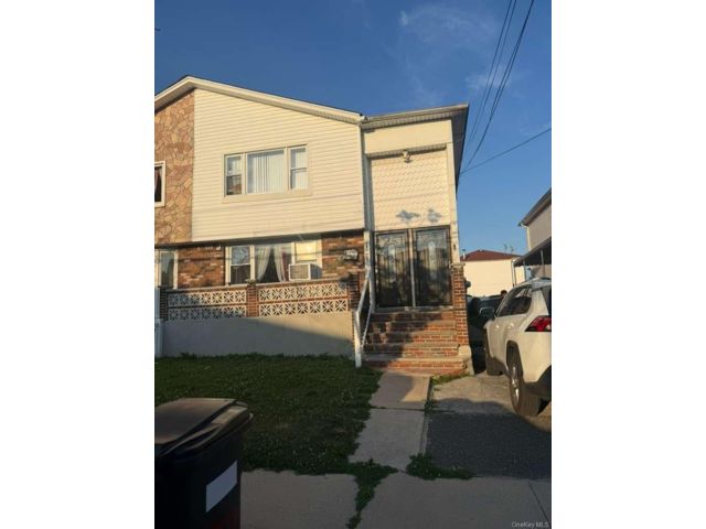  8 BR,  5.00 BTH &nbsp;House style home in Rosedale