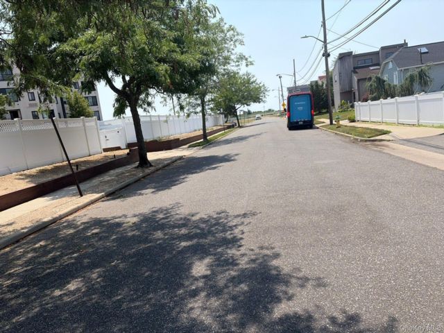 [PHOTO]
