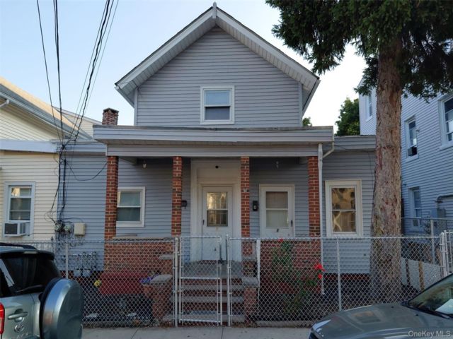  5 BR,  2.00 BTH &nbsp;Colonial style home in Haverstraw