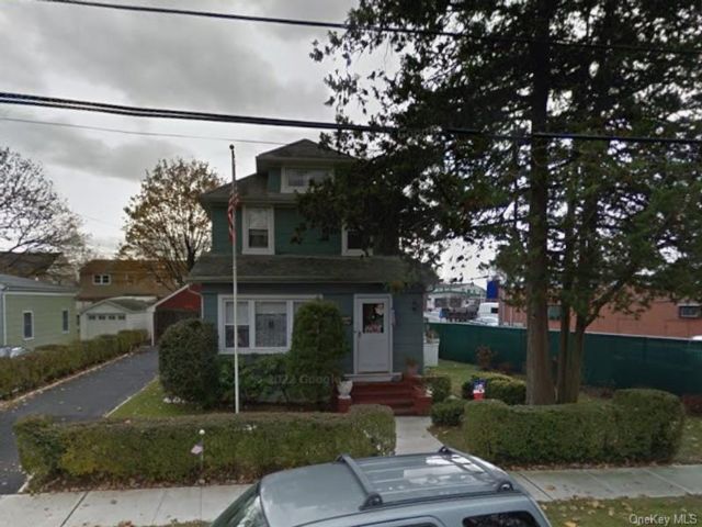  3 BR,  1.00 BTH &nbsp;Colonial style home in Oceanside
