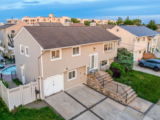  4 BR,  2.00 BTH &nbsp;Hi ranch style home in Freeport