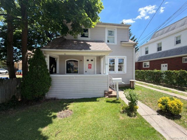  4 BR,  2.00 BTH &nbsp;Cape cod style home in Hempstead