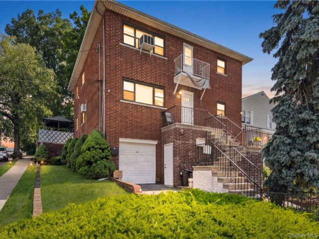  6 BR,  4.00 BTH &nbsp;House style home in Yonkers
