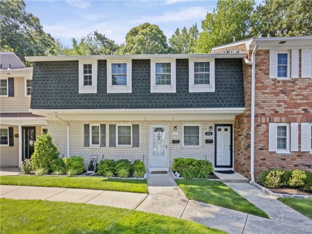  2 BR,  1.00 BTH &nbsp;Other style home in Hauppauge