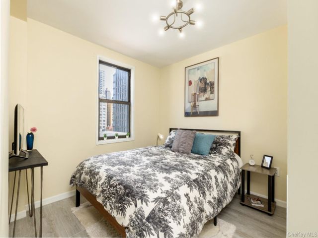 [PHOTO]