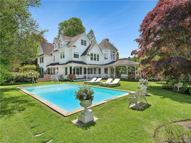  6 BR,  6.00 BTH &nbsp;Traditional style home in Southampton
