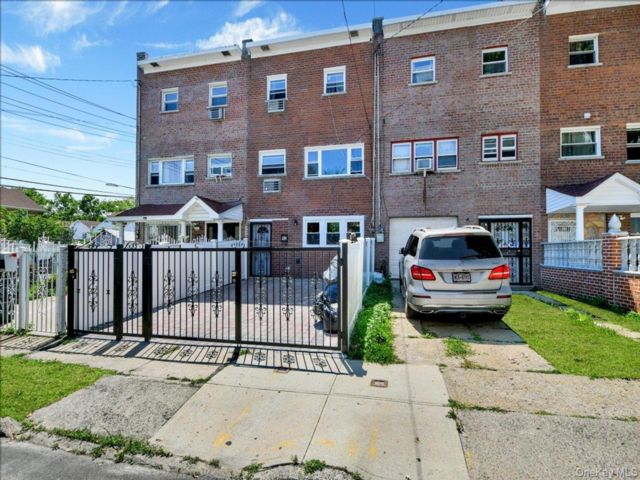  4 BR,  3.00 BTH &nbsp;Colonial style home in Cornell