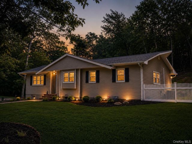 [East Setauket Real Estate, listing number 7308380]