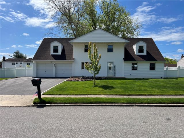 [Port Jefferson Station Real Estate, listing number 7308416]