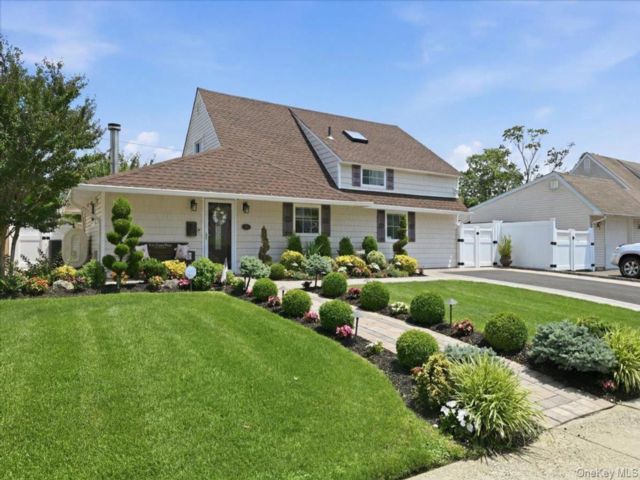 [Westbury Real Estate, listing number 7308443]