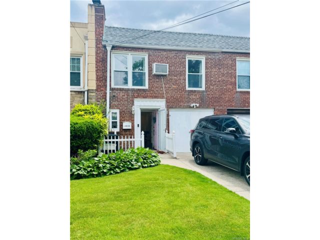  4 BR,  2.00 BTH &nbsp;Other style home in Ozone Park