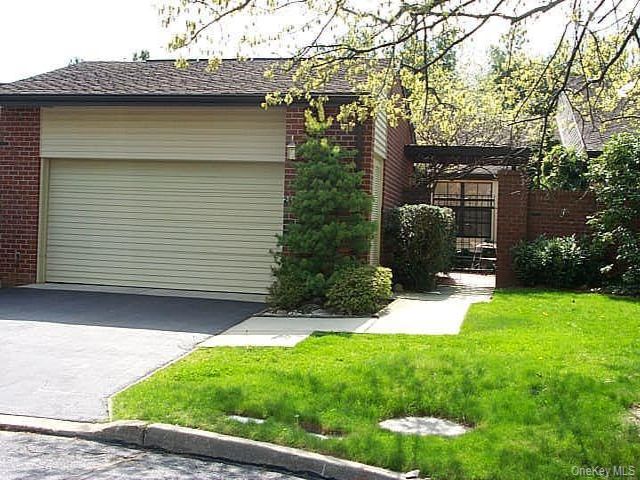  2 BR,  2.00 BTH &nbsp;Condo style home in Manhasset