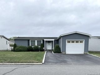  2 BR,  2.00 BTH &nbsp;Other style home in Manorville