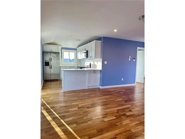  3 BR,  2.00 BTH &nbsp;Other style home in Howard Beach