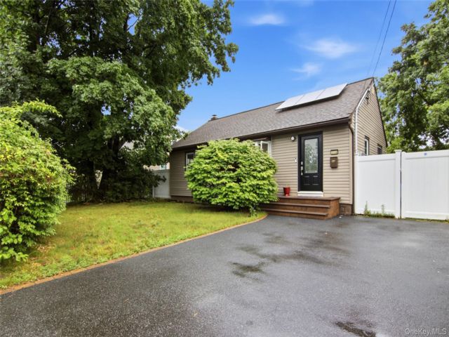  3 BR,  2.00 BTH &nbsp;Ranch style home in Wyandanch