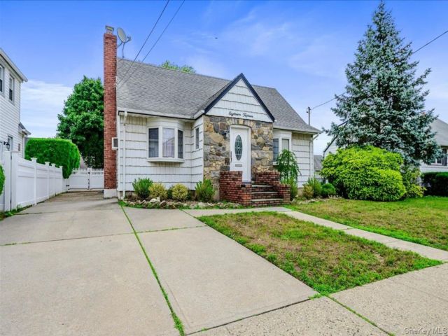 [Merrick Real Estate, listing number 7308635]