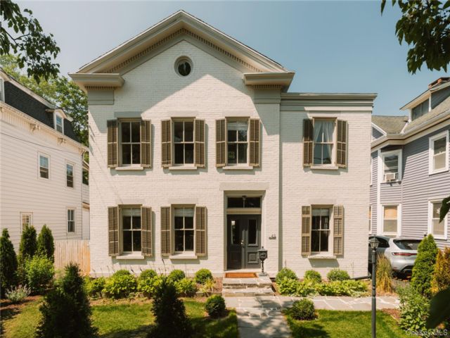  5 BR,  6.00 BTH &nbsp;Other style home in Kingston