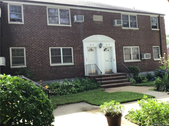  1 BR,  1.00 BTH &nbsp;Garden style home in Little Neck