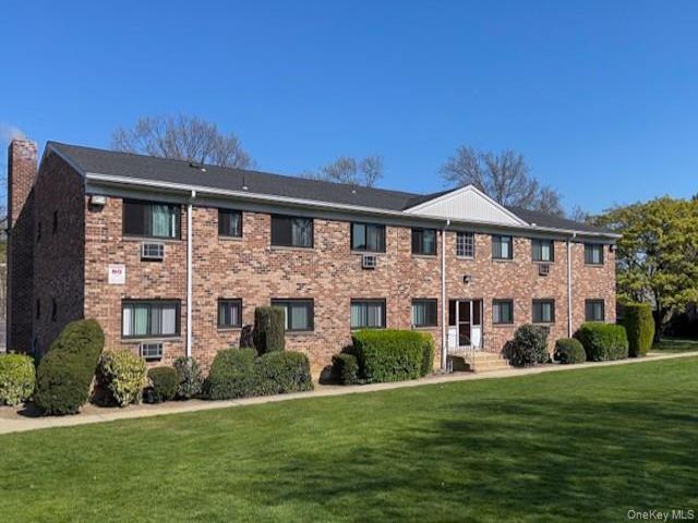  2 BR,  2.00 BTH &nbsp;Includes legal  style home in Bay Shore