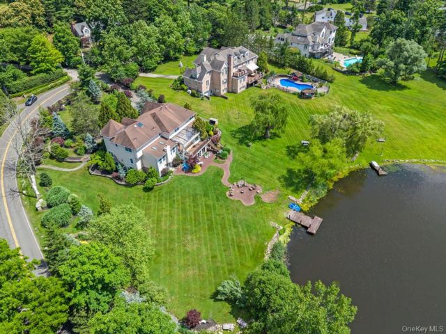 8 BR,  6.00 BTH &nbsp;Colonial style home in Suffern