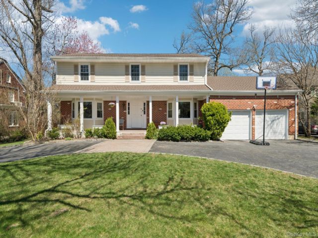  5 BR,  3.00 BTH &nbsp;Colonial style home in Great Neck