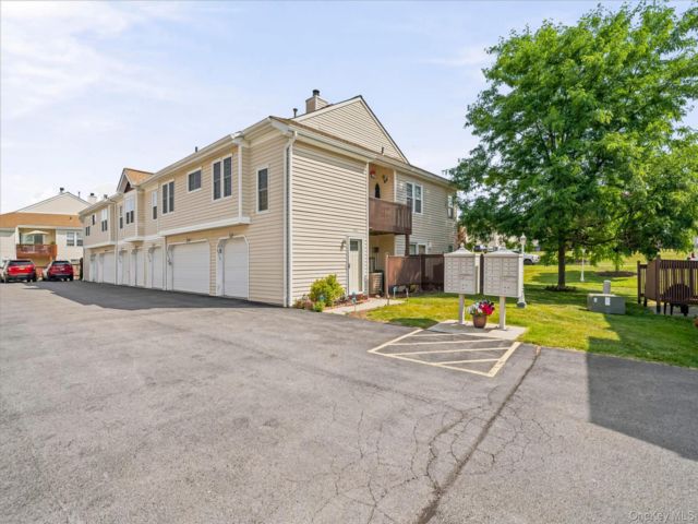  3 BR,  2.00 BTH &nbsp;Condo style home in Chester