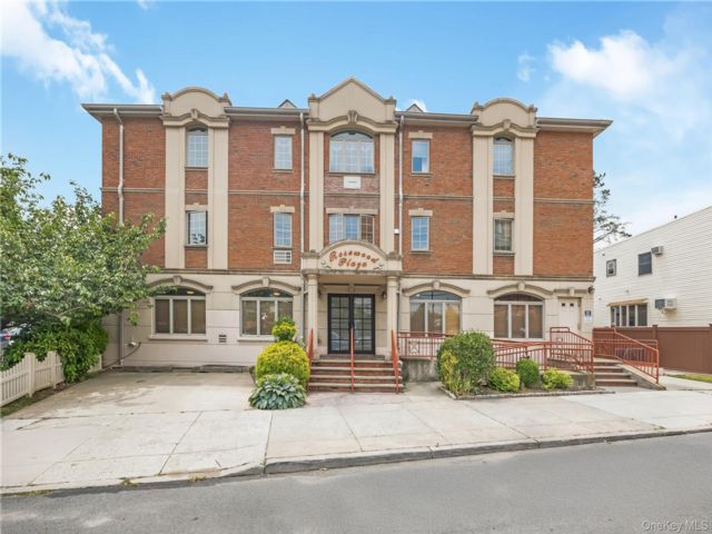 Studio,  0.00 BTH &nbsp;House style home in Middle Village