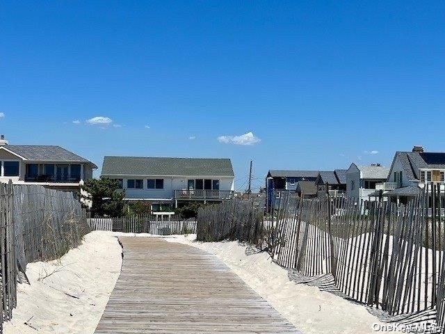  2 BR,  2.00 BTH &nbsp;Full floor apar style home in East Atlantic Beach